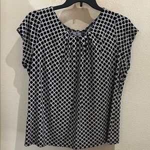Worthington Woman Elegant Black and White Geometric Blouse